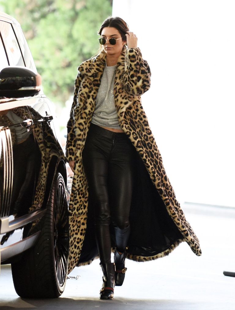 Kendall Jenner at a Gas Station in Beverly Hills Celebs Style Fashion