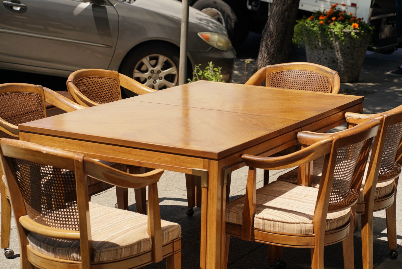 UHURU FURNITURE & COLLECTIBLES **SOLD** 31031 Thomasville Vintage