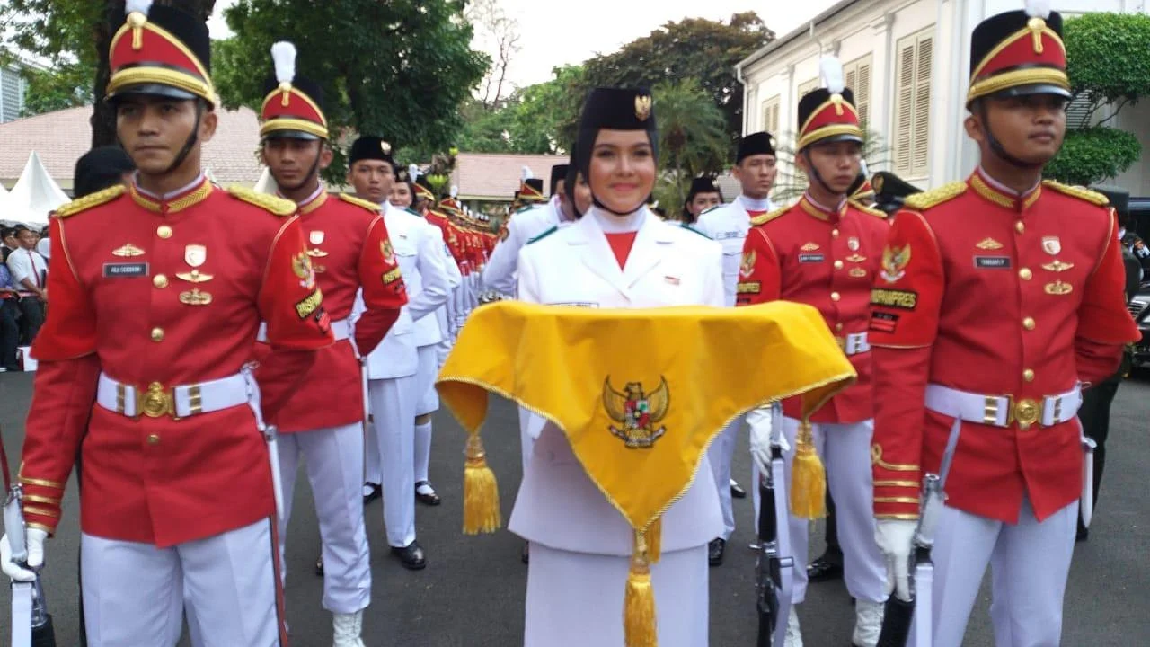 pembawa baki sore