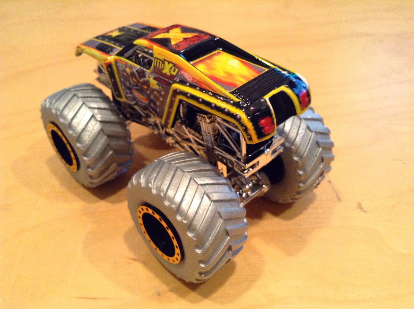 JULIAN'S HOT WHEELS BLOG: Monster Jam Max-D 10th Anniversary Edition