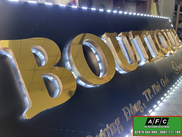Thi công bảng hiệu alu chữ nổi gắn đèn led hắt chân