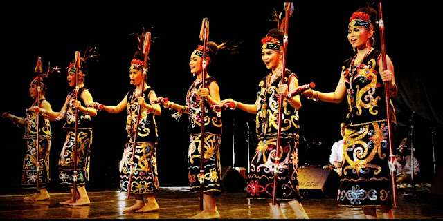 Pakaian Adat Kalimantan Timur Pakaian Adat Kalimantan Timur