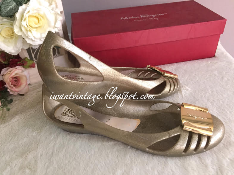salvatore ferragamo bermuda flats