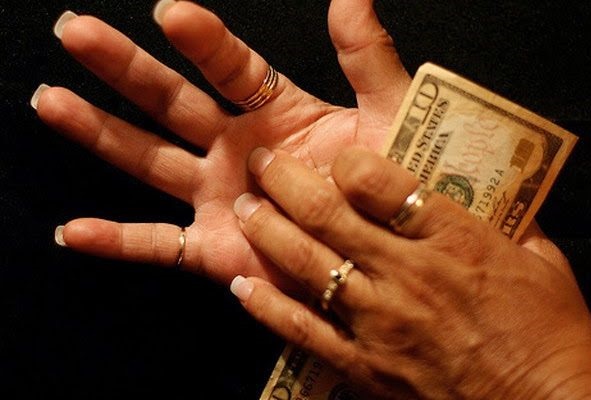 Mitos atau Fakta Kedutan di Seluruh Badan Yang Memiliki Arti Baik