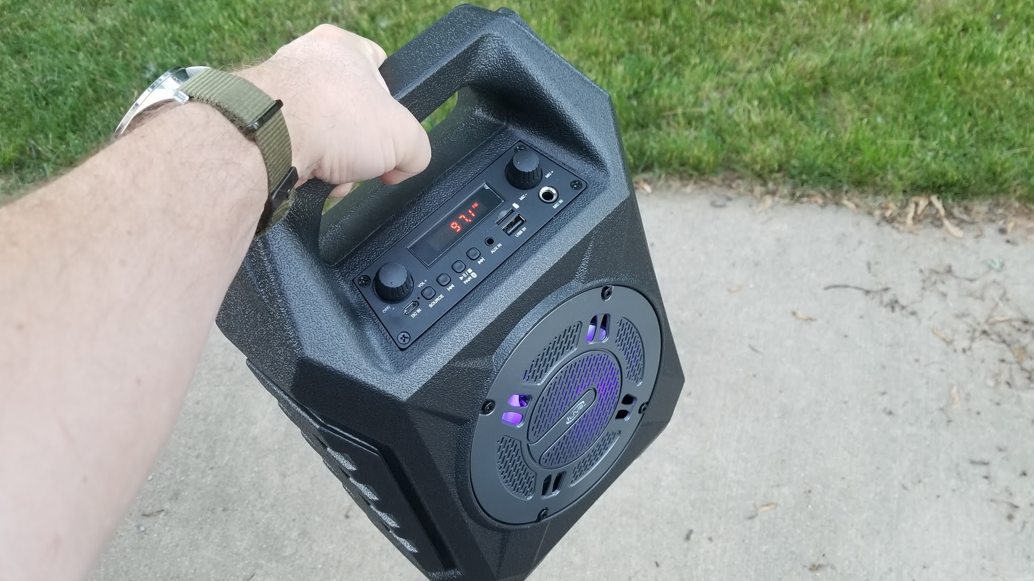 A GEEK DADDY iLive Wireless Tailgate Speaker