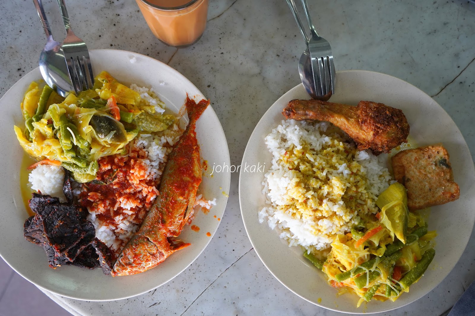 Kedai Kopi Batu Lima Klasik. Nasi Campur in Johor Jaya Ros Merah |Tony