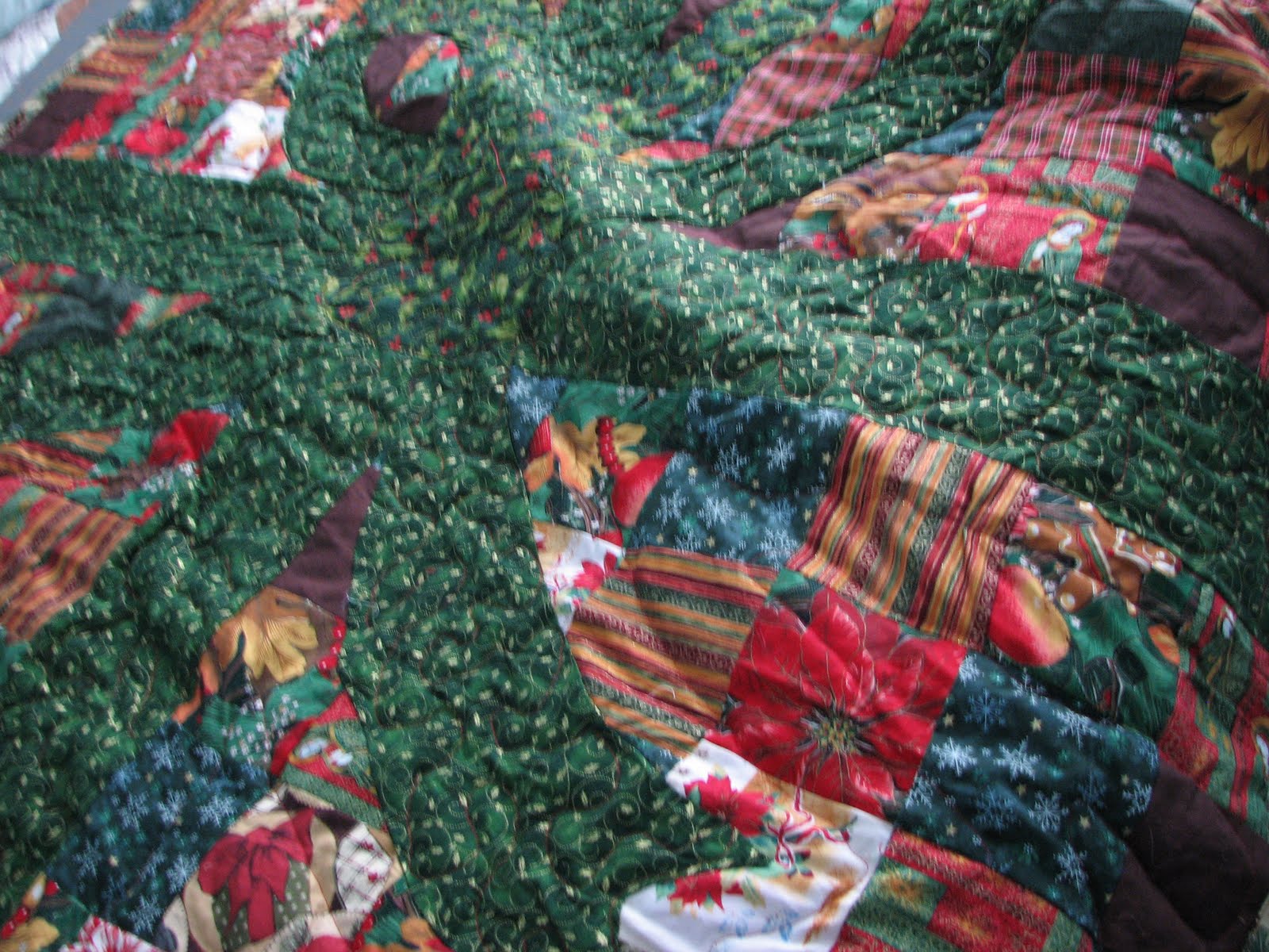 Ease in Fullness: 38. Christmas Present Quilt