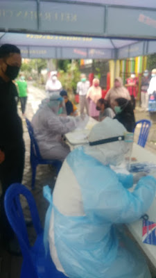 Rapid Antigen, Penyemprotan desinfektan bagi warga yang terpapar Covid19 di Kecamatan Larangan