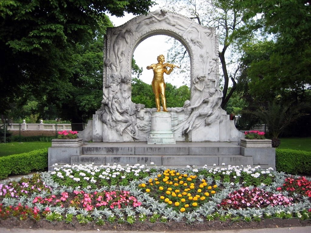 австрия штраус. памятник иоганну штраусу. памятник иоганну штраусу в австрии. австрия иоганн штраус. памятник иоганну штраусу в вене.