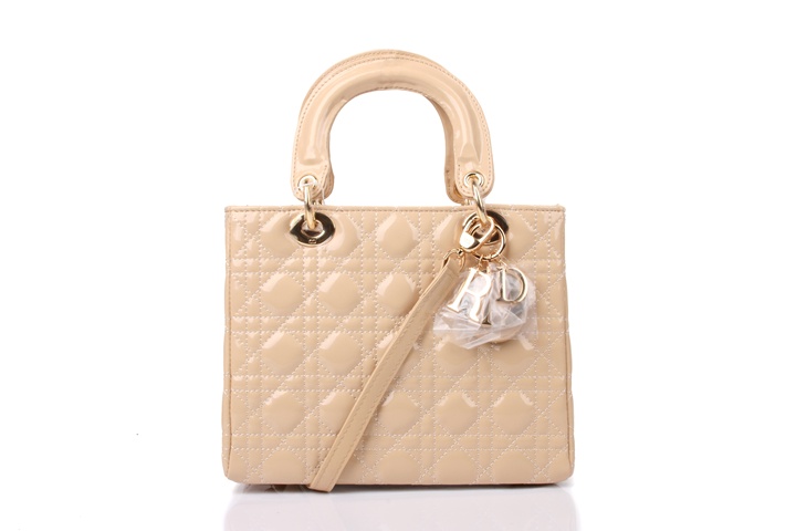 A designer leather handbag made especially for Princess Diana has sold for  £8,600