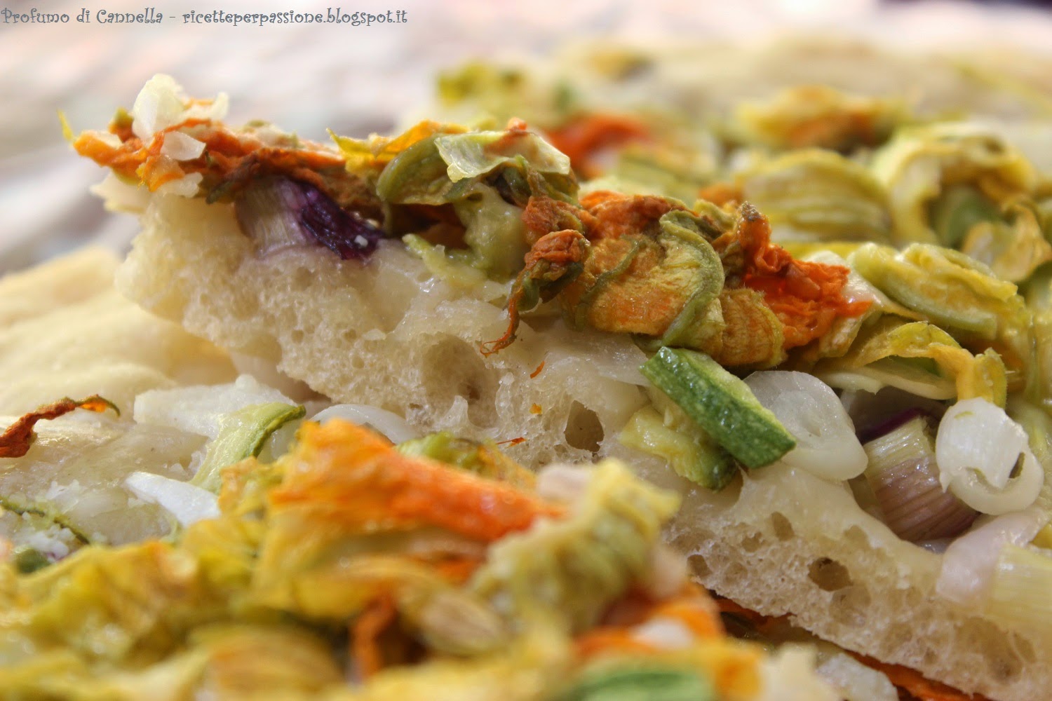 pizza in teglia con fiori di zucchine romanesche e pecorino - lentissima lievitazione