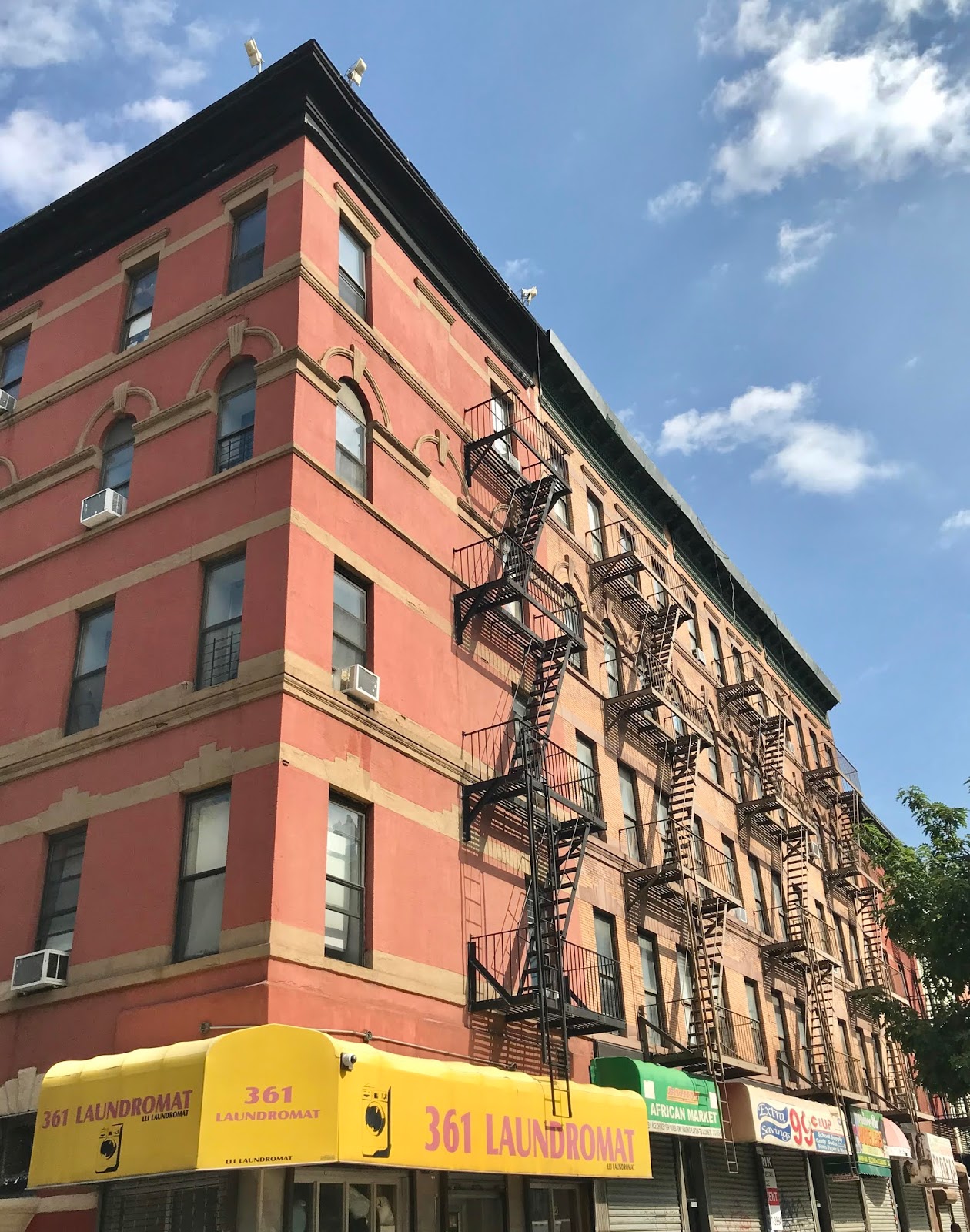 H A R L E M + B E S P O K E RENT A STUDIO APARTMENT ON LENOX