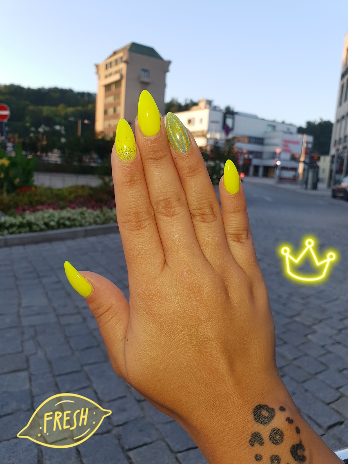 Beauty , Fashion & Lifestyle: new neon summer nails 