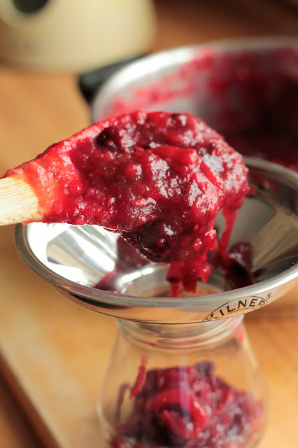 Apple, Blackberry and Cinnamon Chutney, perfect for those autumn windfalls! www.goodfoodshared.blogspot.com