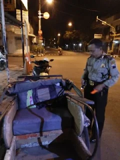 Tragis, Diduga Kelelahan Antar Penumpang, Abang Becak Ini Tewas Diatas Becaknya