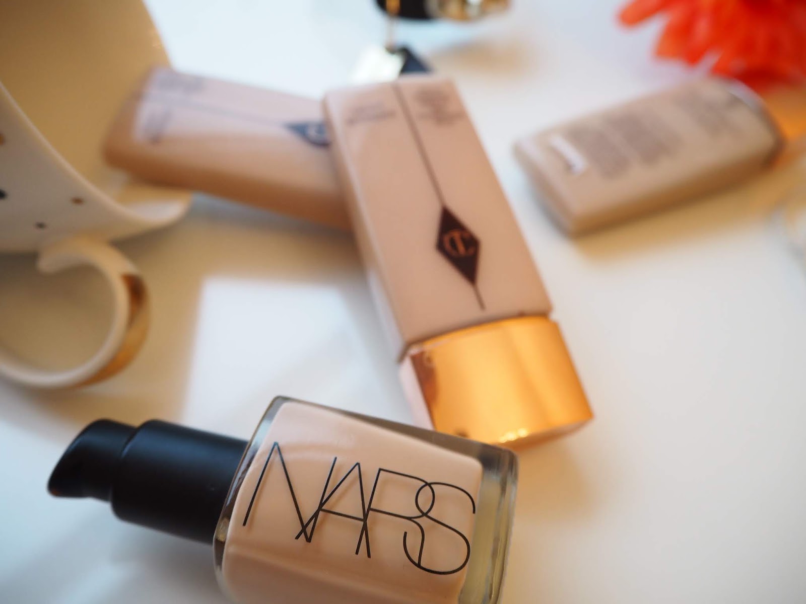 HOW TO CHOOSE THE RIGHT FOUNDATION SHADE WHEN YOU USE FAKE TAN