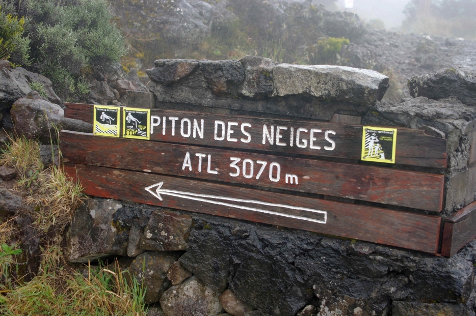 D'île en île Le Piton des Neiges domine Cilaos