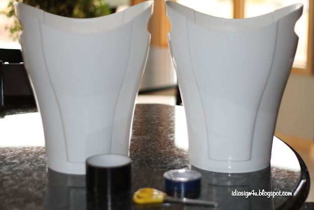 DIY Trooper Trash Cans for Star Wars Birthday Party  by ilovedoingallthingscrafty.com