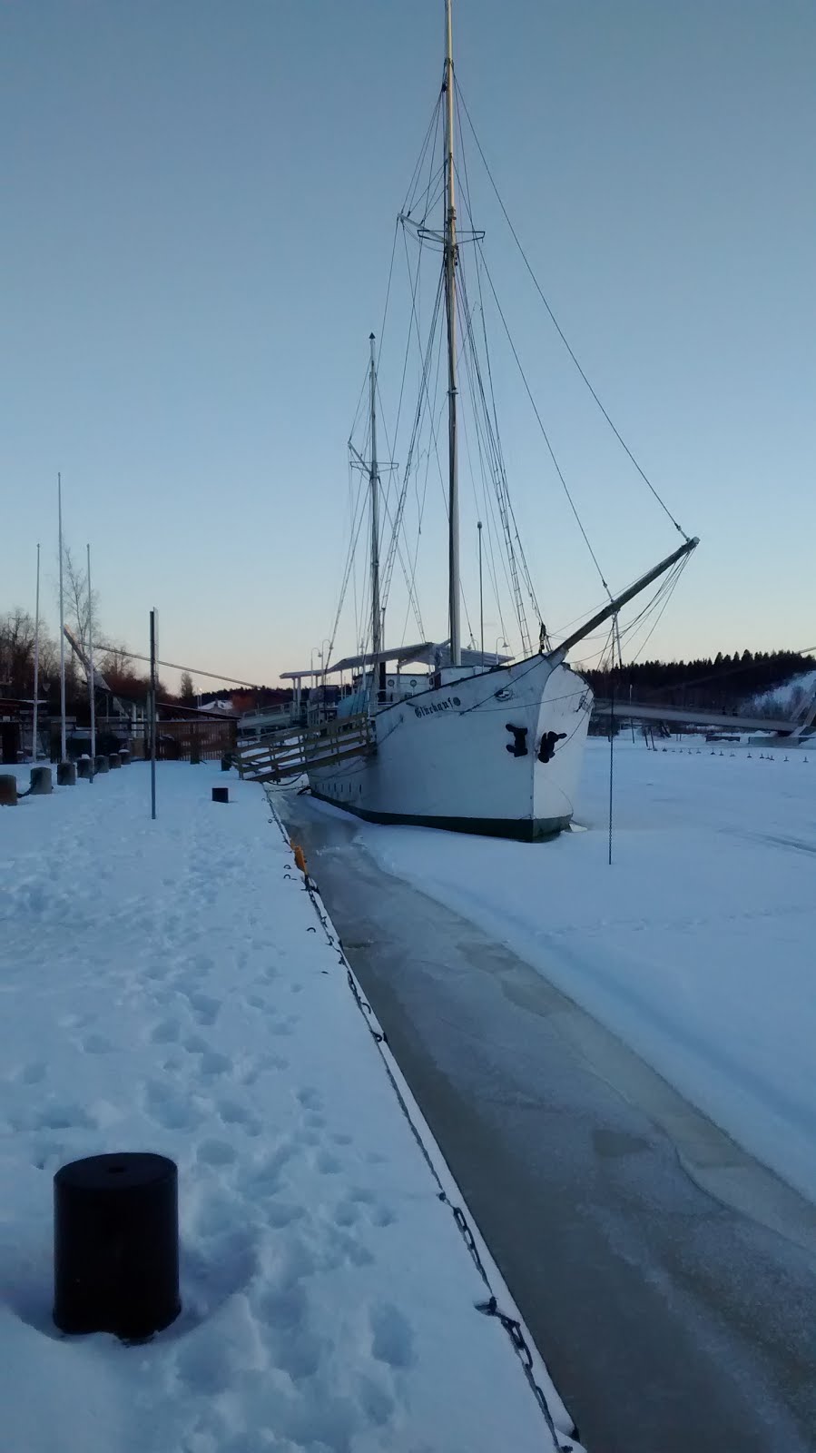 Going Nowhere Fast On The Porvoo River.