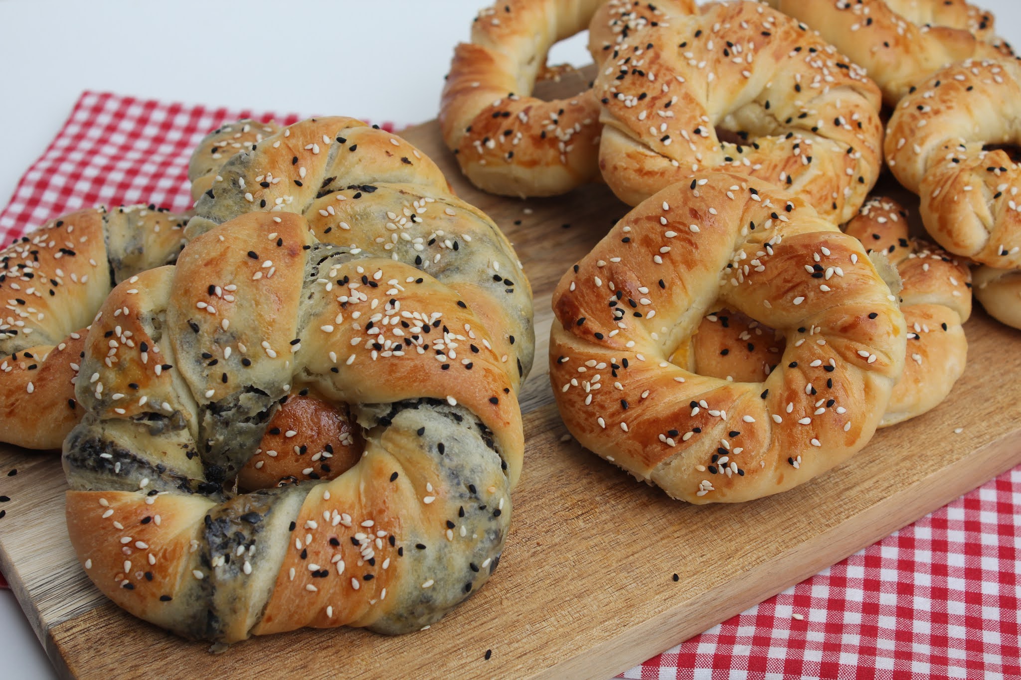 Acma - Türkische süße Brötchen / süßes Hefeteiggebäck Acma - Türkische süße Brötchen / süßes Hefeteiggebäck