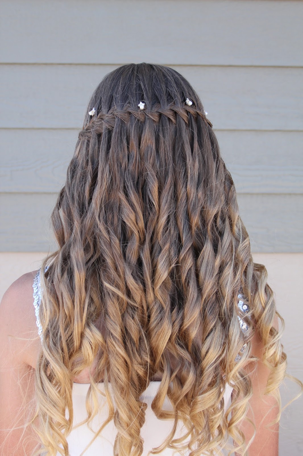 Водопад коса спереди. Коса водопад вид спереди. Французский водопад прическа вид спереди. Французский водопад прическа с челкой