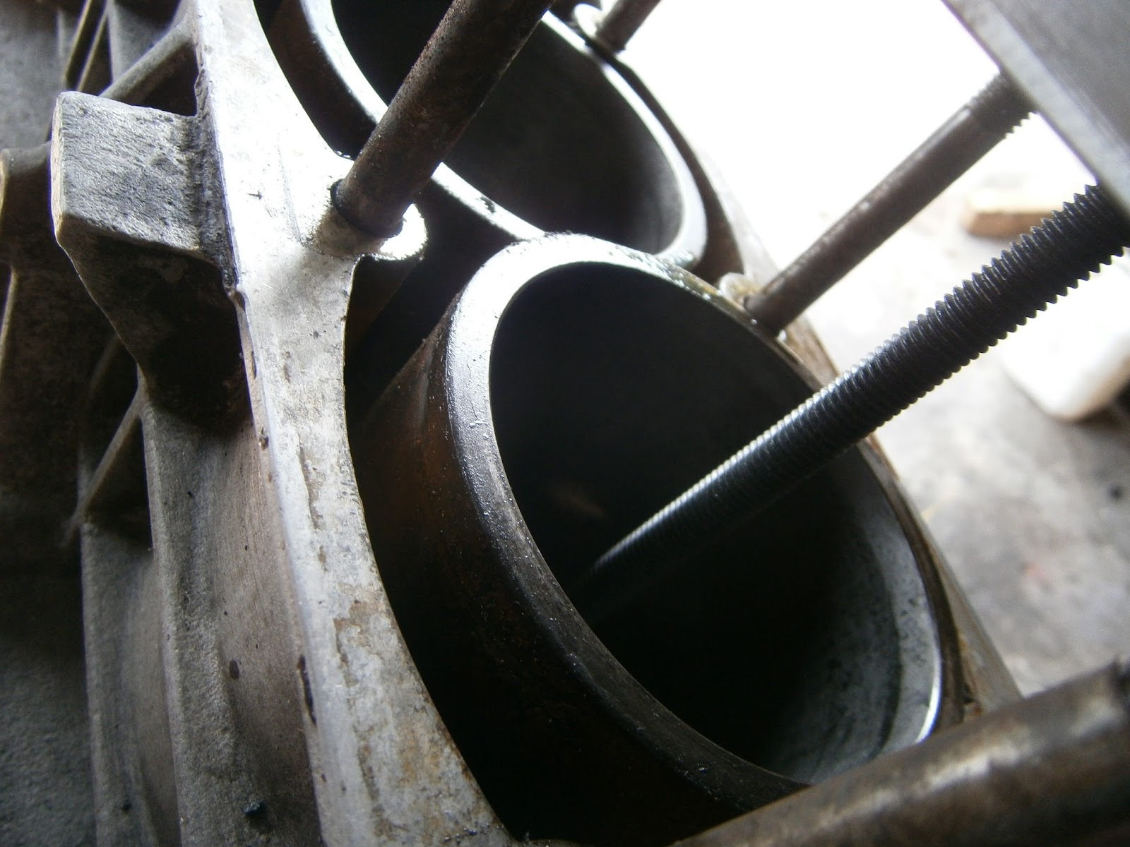 Lotus Excel Restoration Cylinder liners honing and replacement