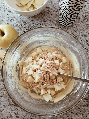 Preparazione muffin light con mele e fiocchi d'avena