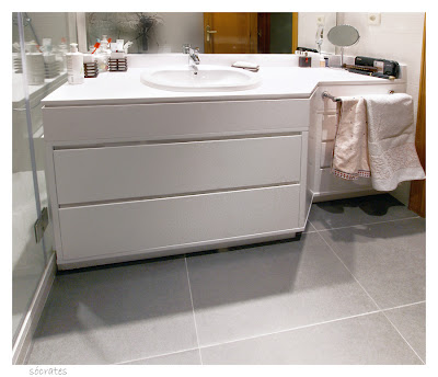 SOCRATES: Cinco cajones en el baño