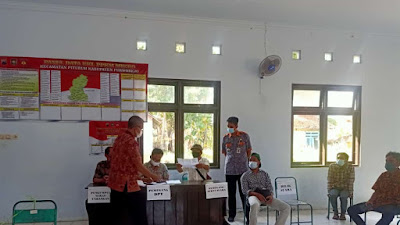 Tim Pengawas dan Fasilitasi Pilkades Serentak Gelar Bimtek - Simulasi