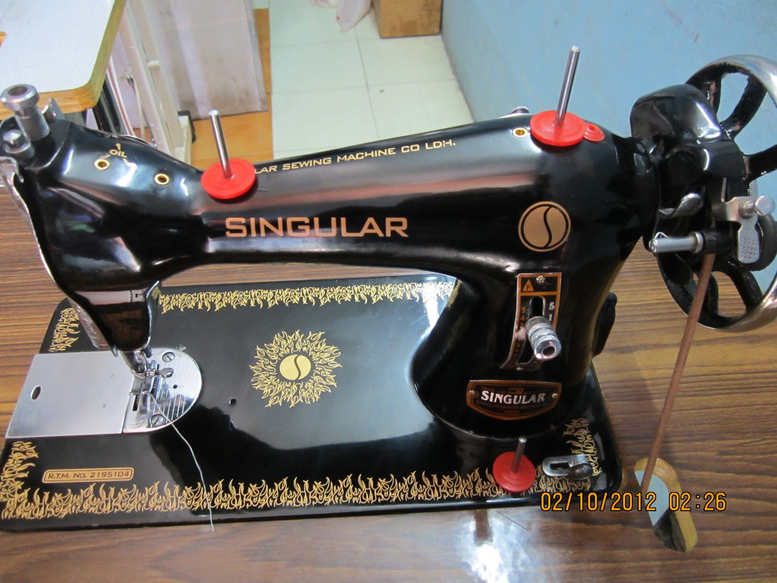 think biggerrrr: SEWING MACHINE - SINGULAR