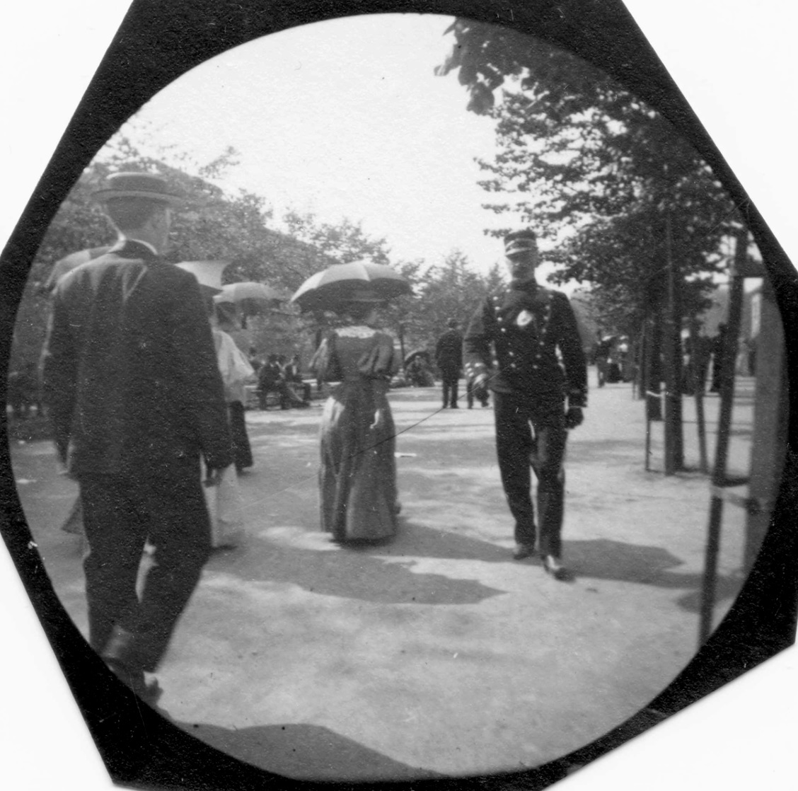 A Norwegian Student Used an Early Spy Camera to Take Candid Street Scenes of Oslo in the 1890s - 28