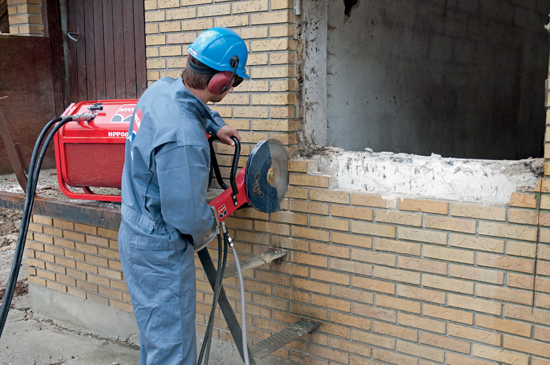 Алмазная резка проемов.