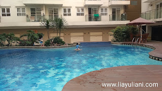 Kolam renang apartemen 