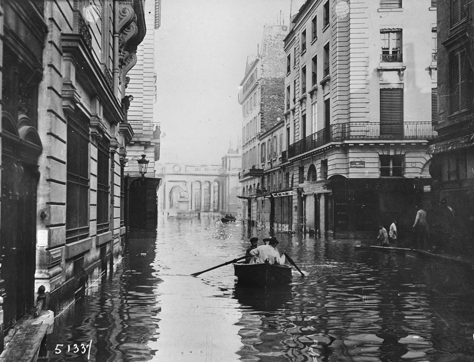 A street of Bourgogne (VIIth arrondissement).