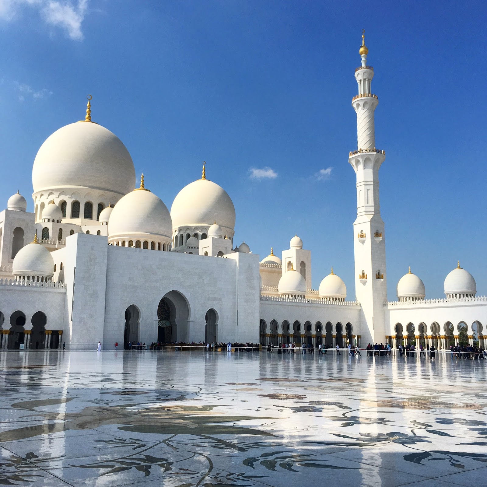 visit the sheikh zayed grand mosque