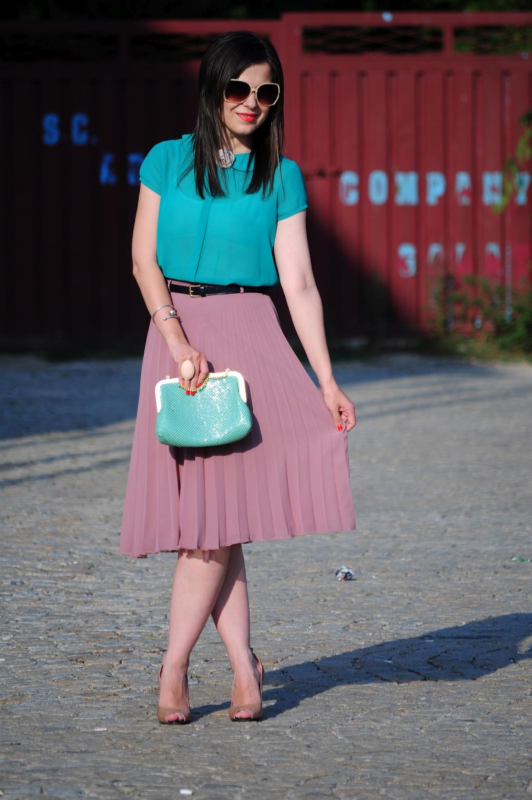 Miss Green: Cappuccino pleats and mint