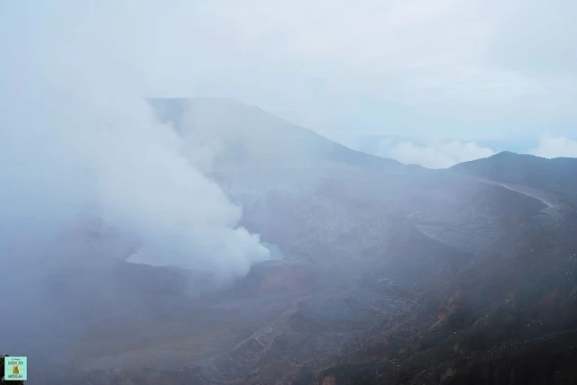 Cráter del volcán Poás cubierto, Costa Rica