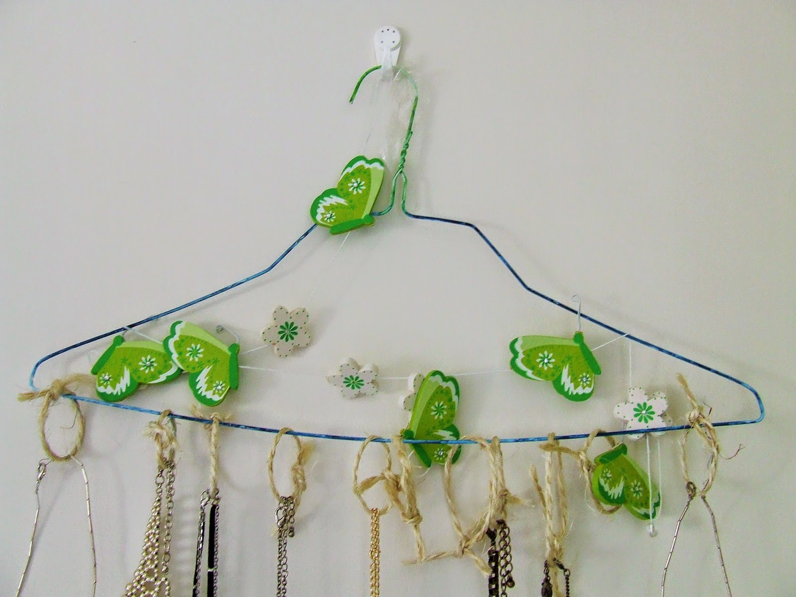 Bell Santiago DIY necklace hanger