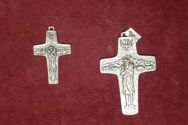 Souvenir em Roma crucifixo papa francisco - Souvenir em Roma