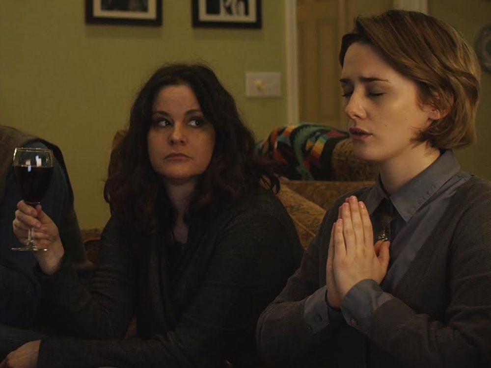 Эми полер сестры. Emily blunt sister sister. Джуниор систер ybgkc. Брат и сестра смотрят тв. Sister and watch videos.