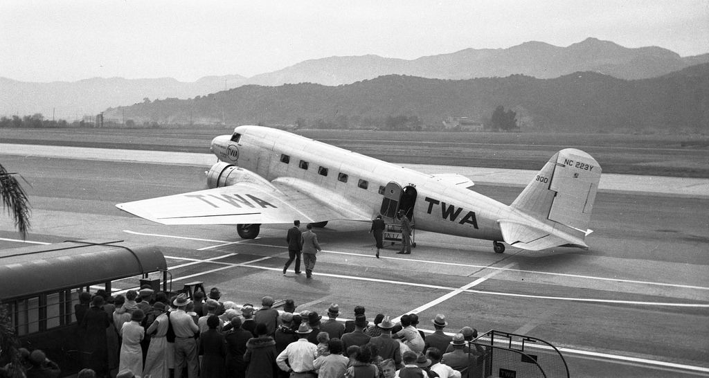 Los aviones en el S.XX Aviones comerciales en la década de los treinta. Los aviones en el S.XX Aviones comerciales en la década de los treinta.