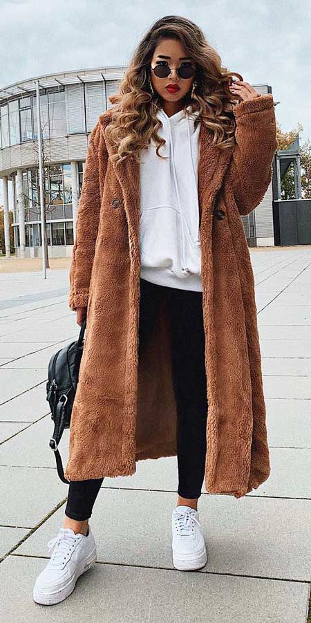 Searching for coats for winter? Find womens fall coat + winter outfits coat + coat style. | 35+ Cute Coat Outfits for Every Day of the Month. Winter Coats Women via higiggle.com #coats #winteroutfits #winterstyle #fashion