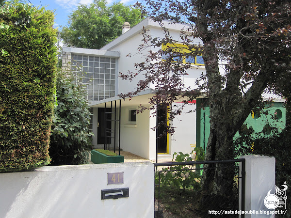 Royan - Villa - Private house  Architectes: René Baraton, Jean Bauhain, Marc Hébrard  Projet / Construction: 1956 - 1959