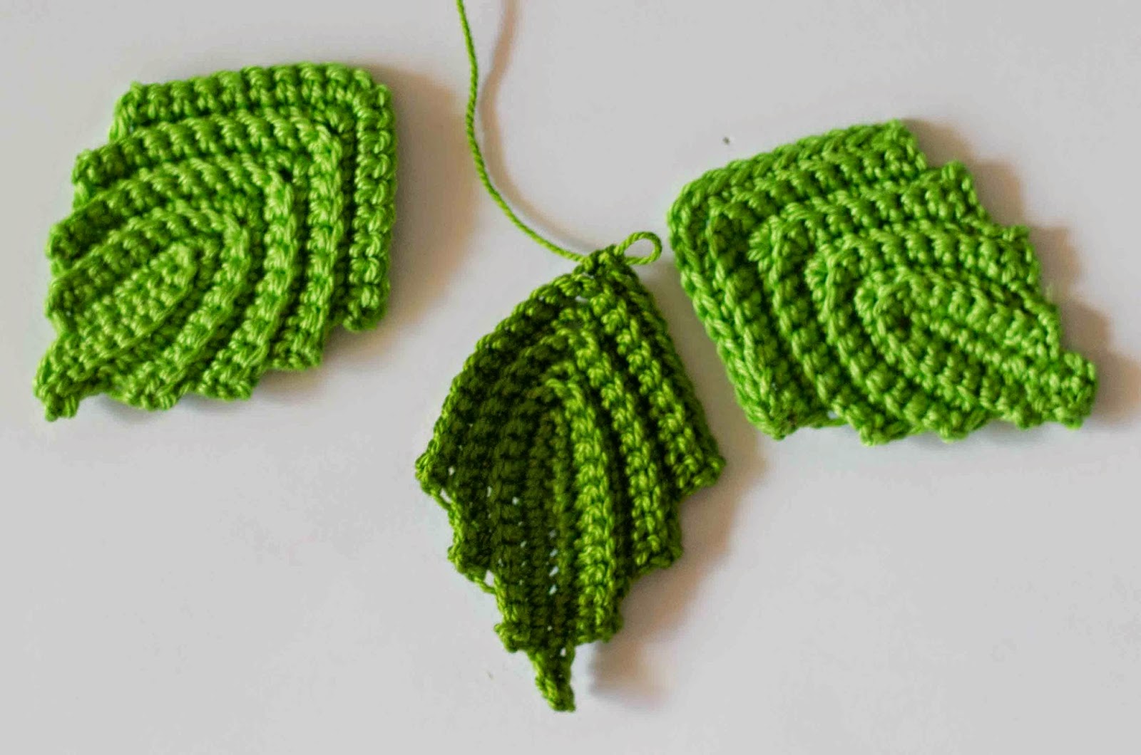 вязаный листик. листики связанные крючком. вязаный листик. вязаный листик. вязание листиков крючком.
