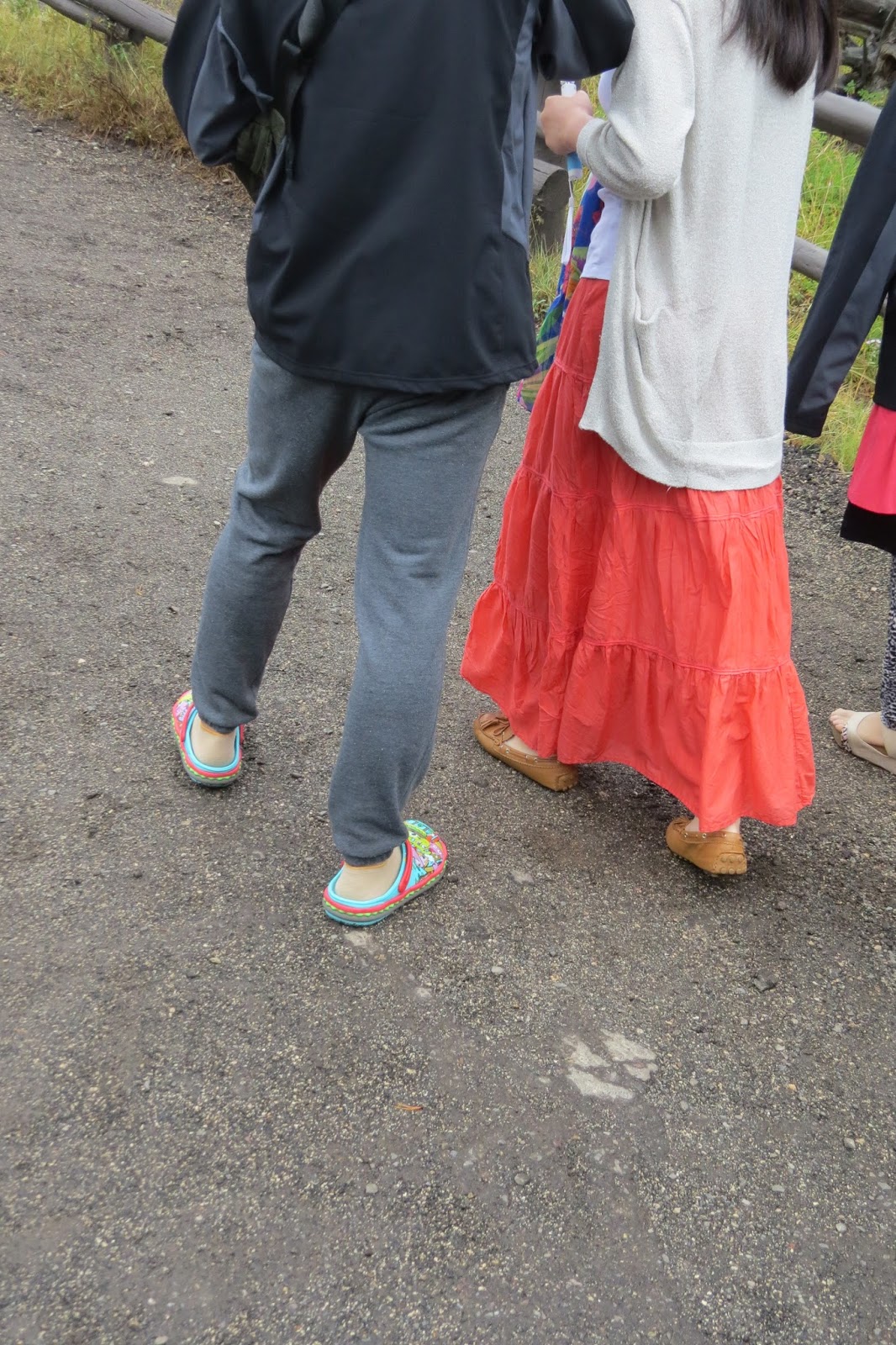 Readerbuzz What to Wear to Go Hiking in Yellowstone Park