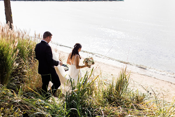 Chesapeake Bay Beach Club Wedding photographed by Heather Ryan Photography