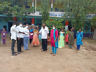 ಅಕ್ಷರ ಫೌಂಡೇಷನ್ ನಿಂದ ಉಚಿತ ಮಾಸ್ಕ್ ವಿತರಣೆ-Covid Awarness-Karatagi-Kisan Jagruti Tv ಅಕ್ಷರ ಫೌಂಡೇಷನ್ ನಿಂದ ಉಚಿತ ಮಾಸ್ಕ್ ವಿತರಣೆ-Covid Awarness-Karatagi-Kisan Jagruti Tv
