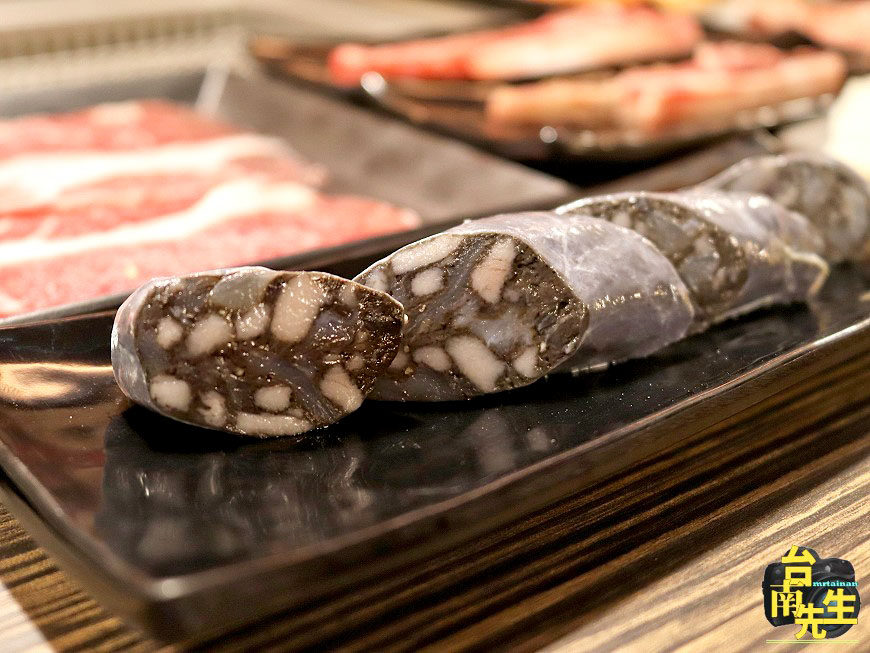 台南燒烤火鍋吃到飽/波士頓龍蝦+厚切和牛吃飽吃滿/飲料+沙瓦+咖啡+冰淇淋+甜點無限供應/木炭烘烤香氣撲鼻/日式居酒屋風格