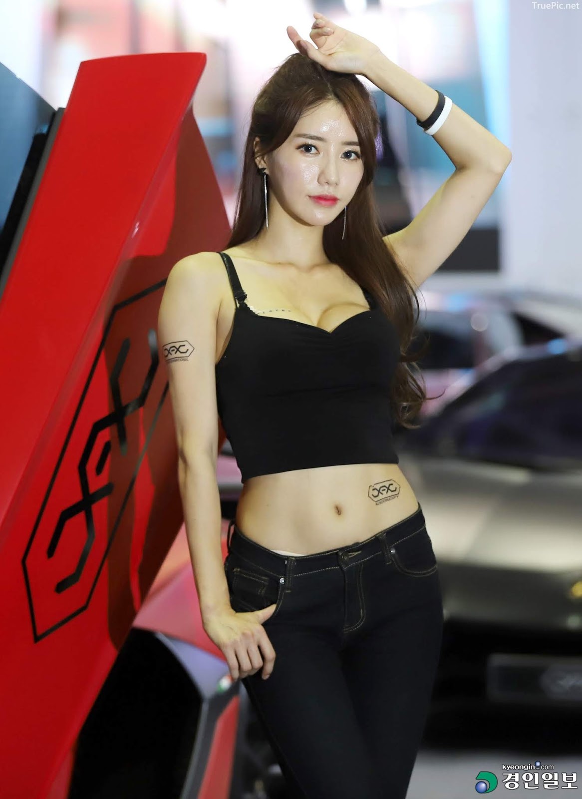 Korean Racing Model - Im Sola - Seoul Auto Salon 2019 - Picture 1