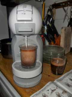 nespreso-mini-me-dolce-gusto-funcionando